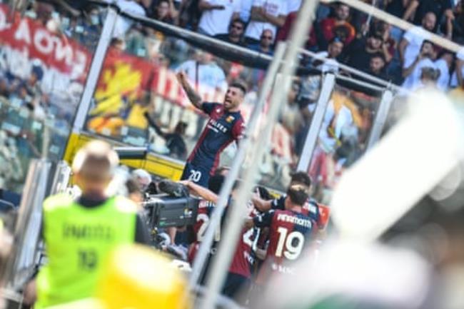 Genoa players celebrate after their late equaliser against Roma